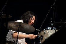 大工原幹雄（Dr）（撮影：石垣星児）