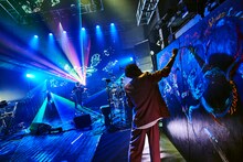 「SUGIZO vs INORAN PRESENTS BEST BOUT 2021～L2/5～」の様子。