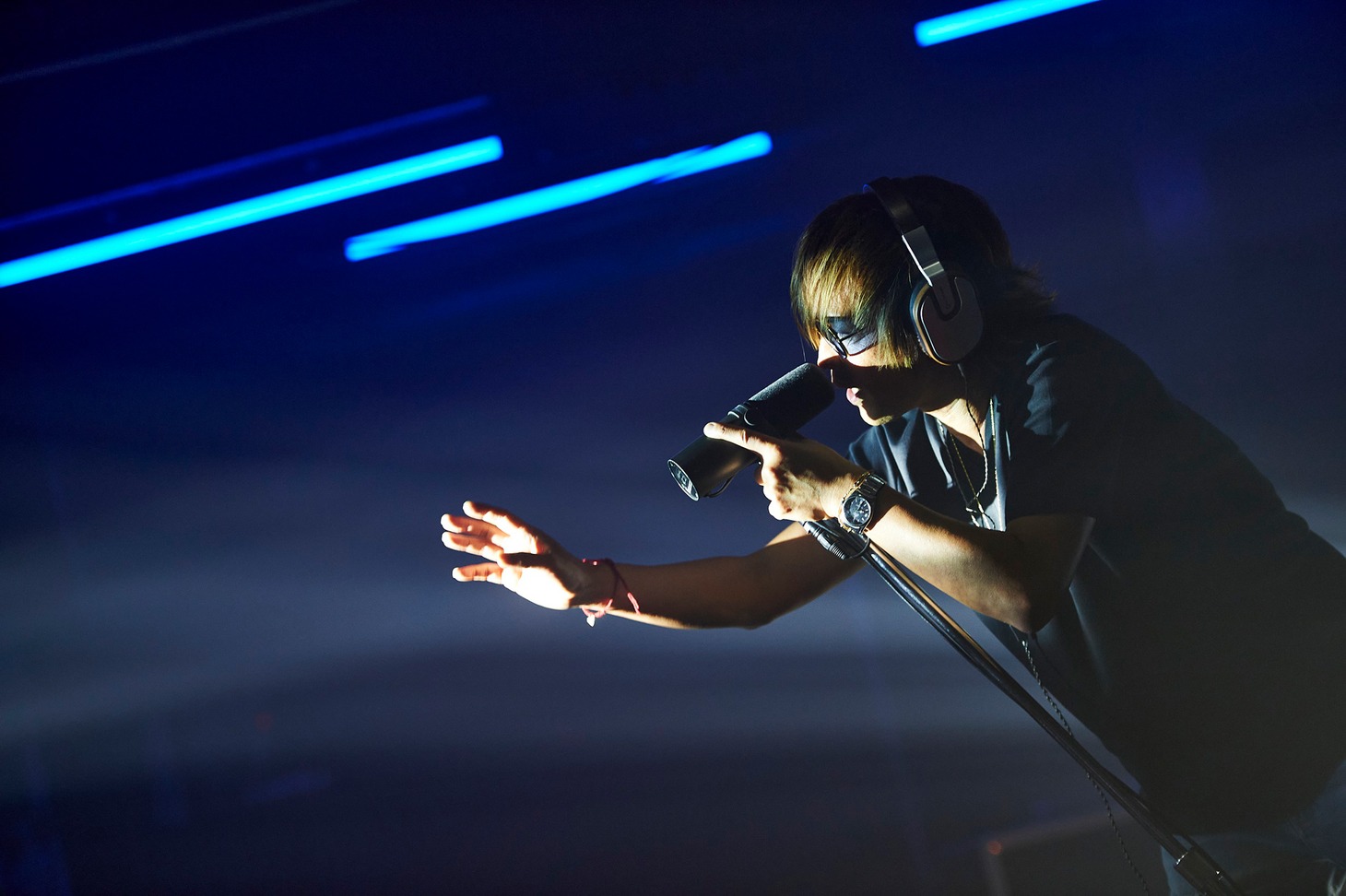 「SUGIZO vs INORAN PRESENTS BEST BOUT 2021～L2/5～」の様子。