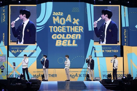 「2022 TOMORROW X TOGETHER FANLIVE MOA X TOGETHER」の様子。(c)BIGHIT MUSIC