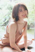 乃木坂46 樋口日奈 1st写真集（タイトル未定）より。（撮影：前康輔）
