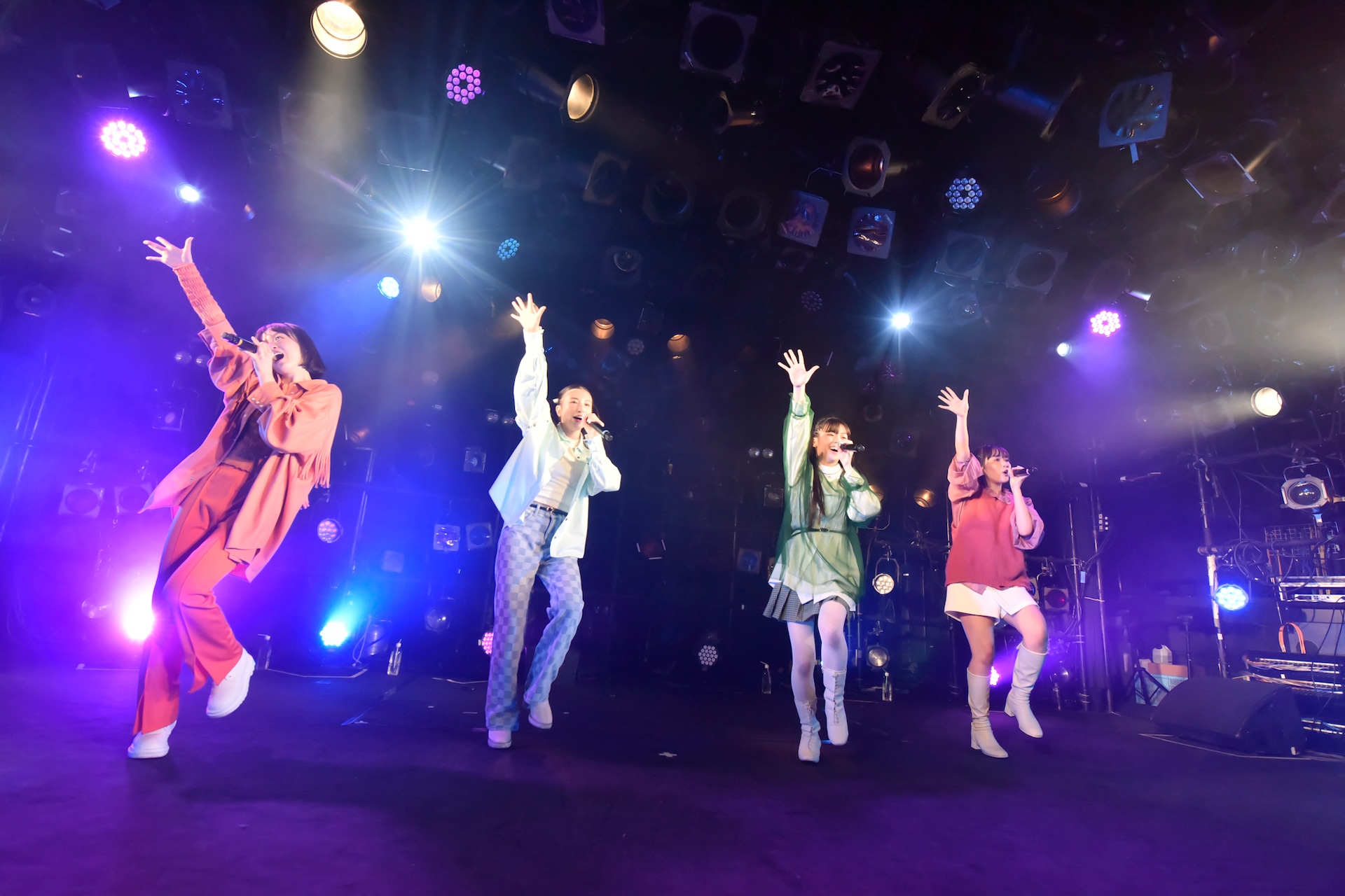 onefive、あふれる思いを歌に乗せて届けた初ワンマン（ライブレポート