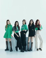 「H&M with ITZY」ビジュアル