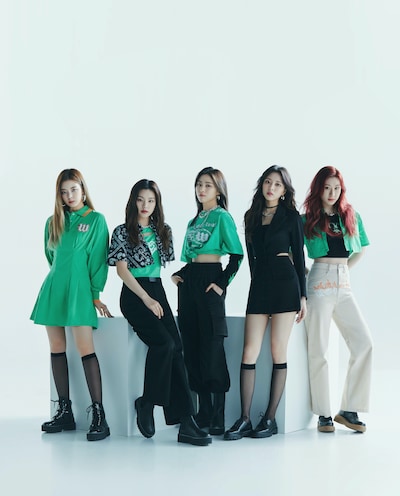 「H&M with ITZY」ビジュアル