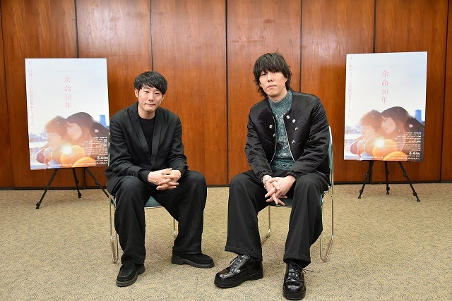 左から藤井道人監督、野田洋次郎（RADWIMPS）。