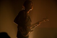 KOTORIの佐藤知己（B）。（Photo by MASANORI FUJIKAWA）