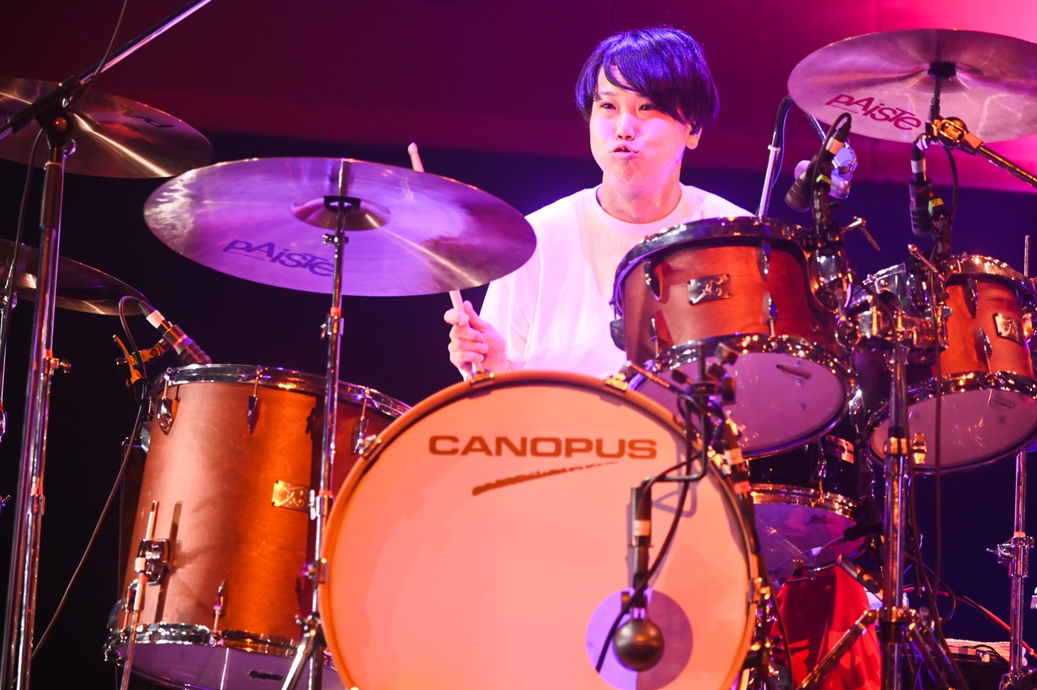 FOMAREのオグラユウタ（Dr, Cho）。（Photo by MASANORI FUJIKAWA）