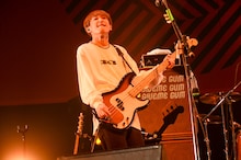 FOMAREのアマダシンスケ（B, Vo）。（Photo by MASANORI FUJIKAWA）