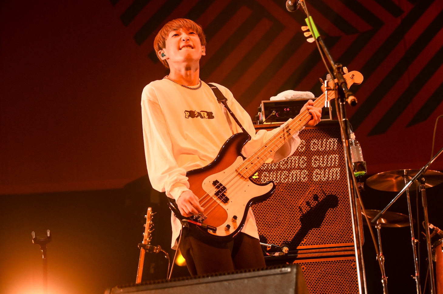 FOMAREのアマダシンスケ（B, Vo）。（Photo by MASANORI FUJIKAWA）