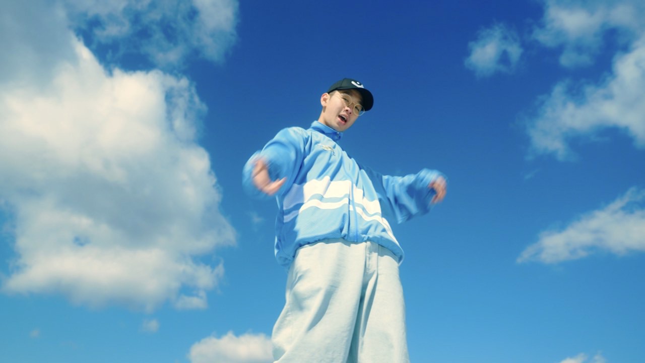 SPARTA「I Need Your Love feat. 鎮座DOPENESS」ミュージックビデオより。