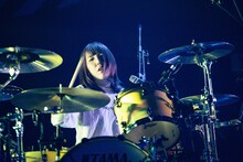 Hump Backの美咲（Dr, Cho）。（撮影：小杉歩）