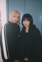 Sprechchor。左から新田みお、星野かな。