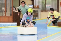 左から菊田竜大、粗品、秋山寛貴。 (c)フジテレビ