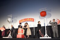 「ウェディング・ハイ」初日舞台挨拶の様子。