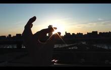 RADWIMPS「うるうびと」ミュージックビデオより。