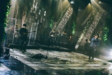 King Gnuのパフォーマンスの様子。