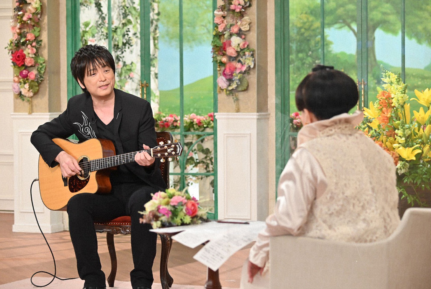 左から押尾コータロー、黒柳徹子。 (c)テレビ朝日