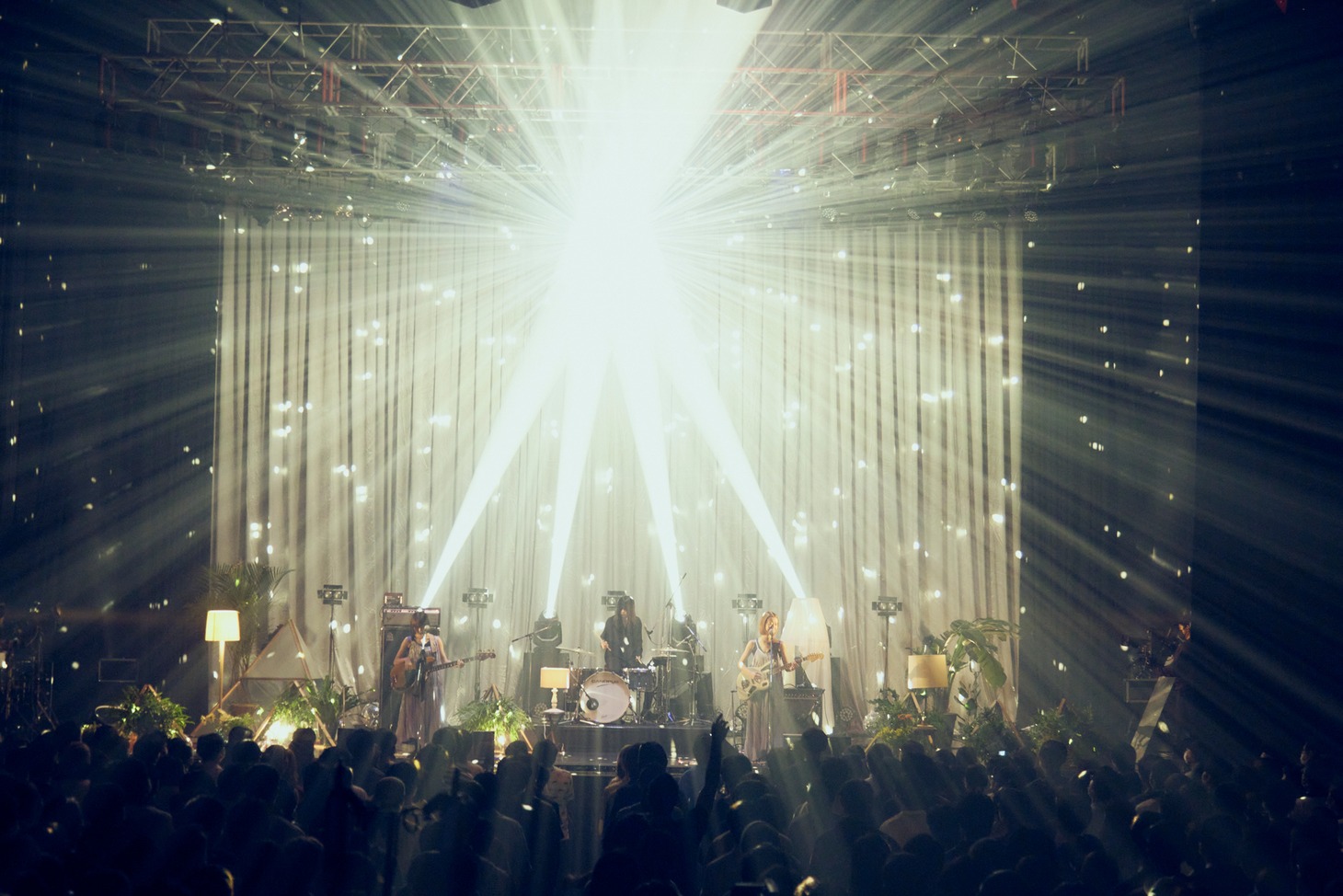 羊文学「Tour 2021 "Hidden Place"」最終公演より。