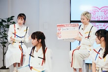 前列左から中山莉子、桜木心菜、真山りか、安本彩花（私立恵比寿中学）。