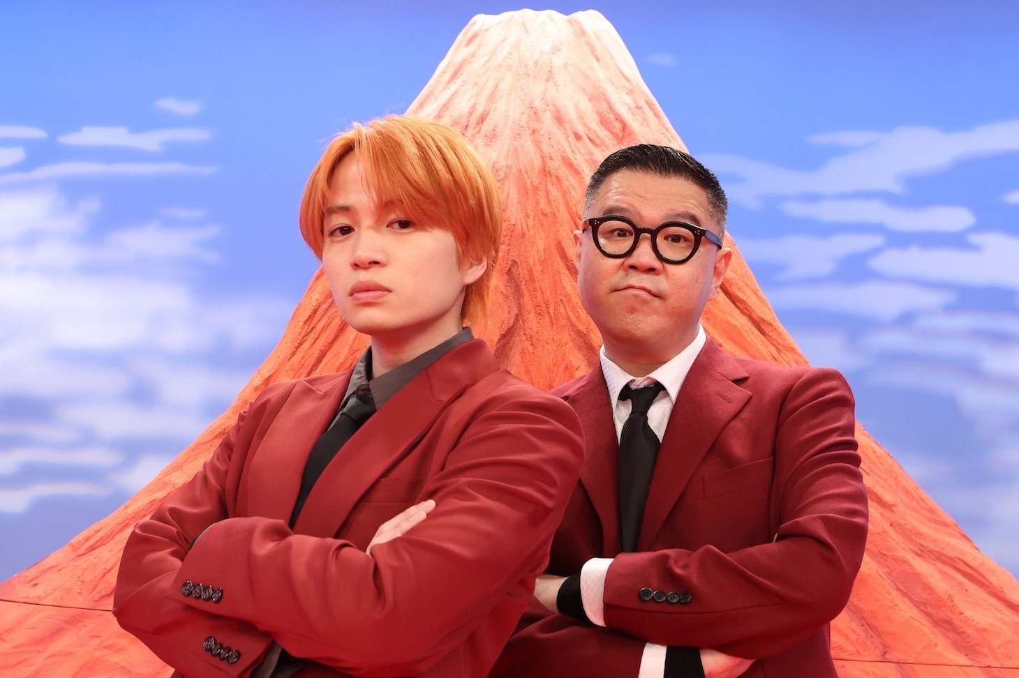 左から菊池風磨（Sexy Zone）、長谷川忍（シソンヌ）。(c)フジテレビ