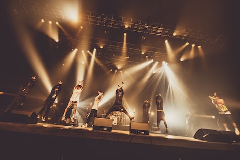 アンコールでXジャンプするORANGE RANGEと氣志團。（撮影：村長 @son_tkhs）