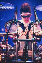 氣志團サポートメンバーの叶亜樹良（Dr）。（撮影：村長 @son_tkhs）