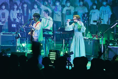 後藤正文と塩塚モエカ（羊文学）。（撮影：山川哲矢）