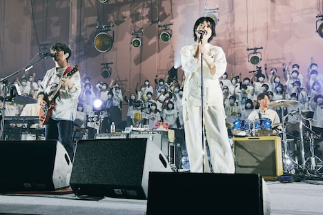 後藤正文との畳野彩加（Homecomings）。（撮影：山川哲矢）