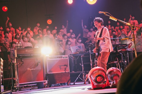 喜多建介（G, Vo）（撮影：山川哲矢）