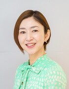 飛田千穂子役の山口香緒里。