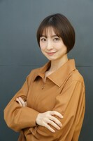 堀之内純子役の篠田麻里子。