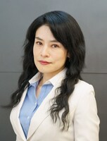 皆川瑠依役の冨樫真。