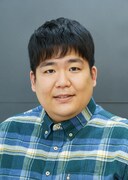 都賀真一役の遊佐亮介。