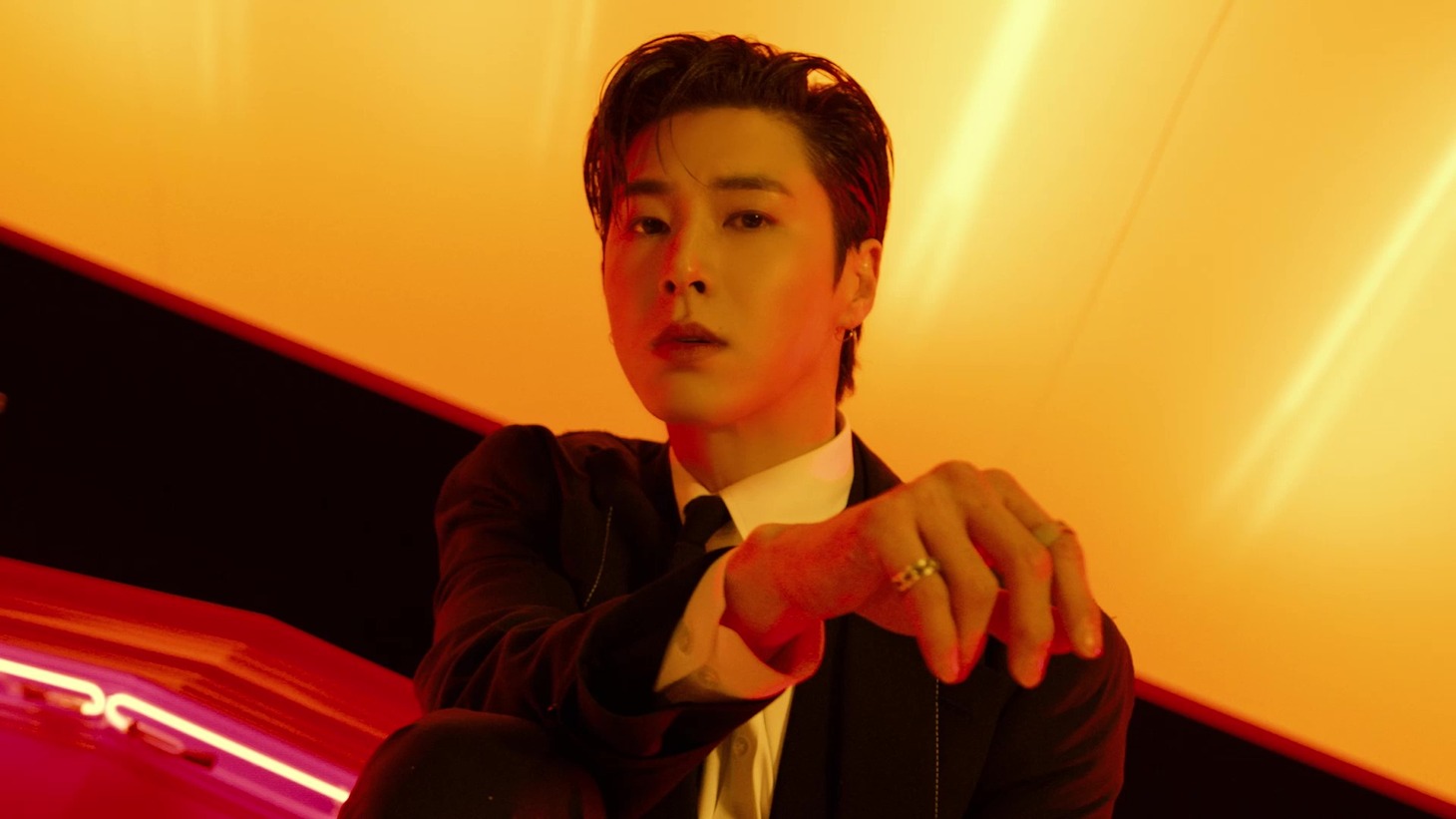 東方神起「Epitaph -for the future-」ミュージックビデオより。