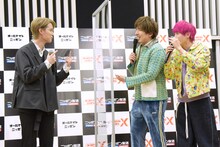 EXIT（右）のJO1風の挨拶に反応する白岩瑠姫（JO1）。