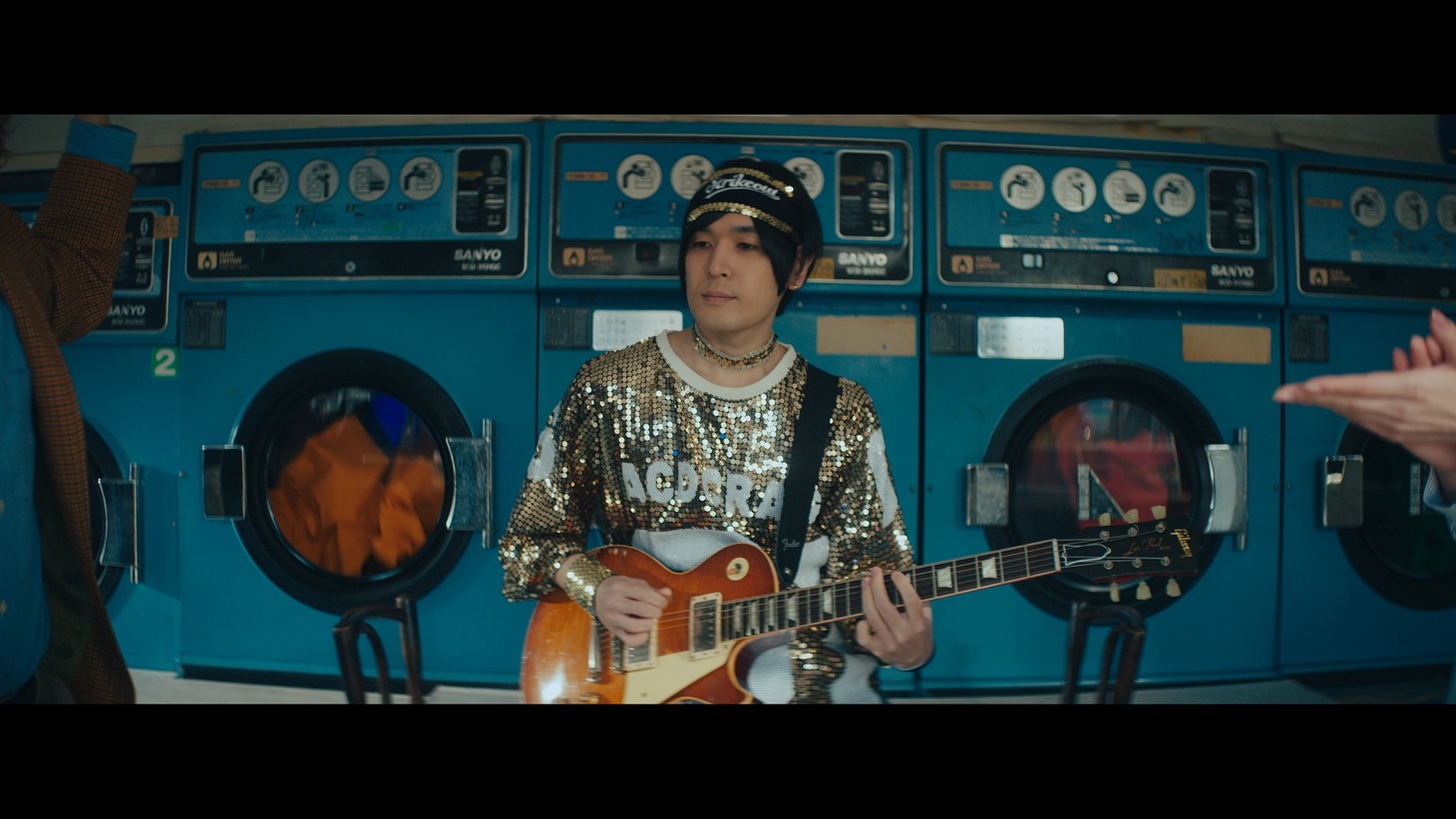 KANA-BOON「メリーゴーランド」ミュージックビデオより。