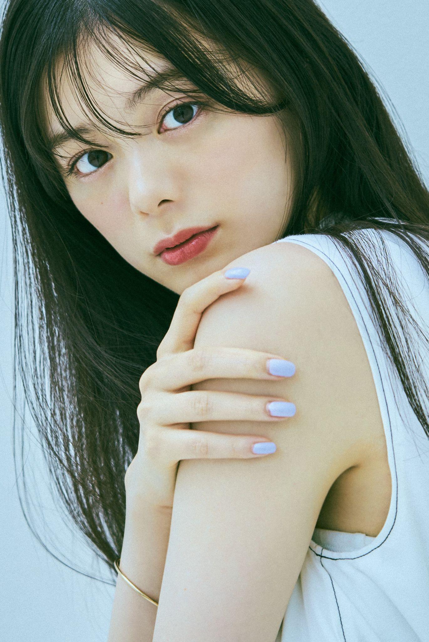 「100枚の写真、100回の後悔」で主演を務める紺野彩夏。