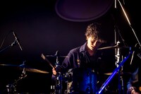 原汰輝（Dr, Cho）（Photo by Viola Kam［V'z Twinkle］）