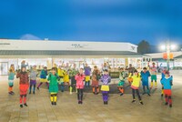 フジテレビ系「逃走中～ハンターと偽ハンター～」集合写真 (c)フジテレビ