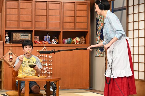 母・草刈民代に追い詰められる長男・岡村隆史。