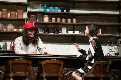 大場英治（左）と加村真美（右）。