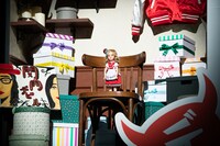 ステージ脇に佇むエ・ビル。