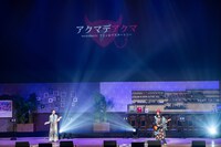 「アクマデアクマ」初披露する加村真美（左）と大場英治（右）。