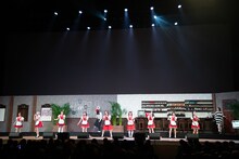 「ツッパリ High School Rock'n Roll（バイト編）」を歌うエビ中。