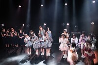 ステージにそろった#2i2、#ババババンビ、#YOYOYO（左から）。