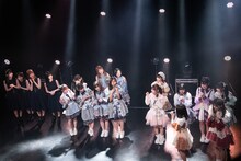 ステージにそろった#2i2、#ババババンビ、#YOYOYO（左から）。