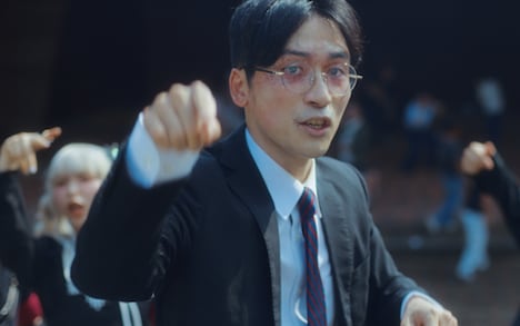 映画「IDOL NEVER DiES」のワンシーン。