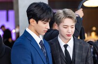 左からDK、HOSHI。