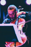 内田麒麟（Vc）（撮影：西槇太一）