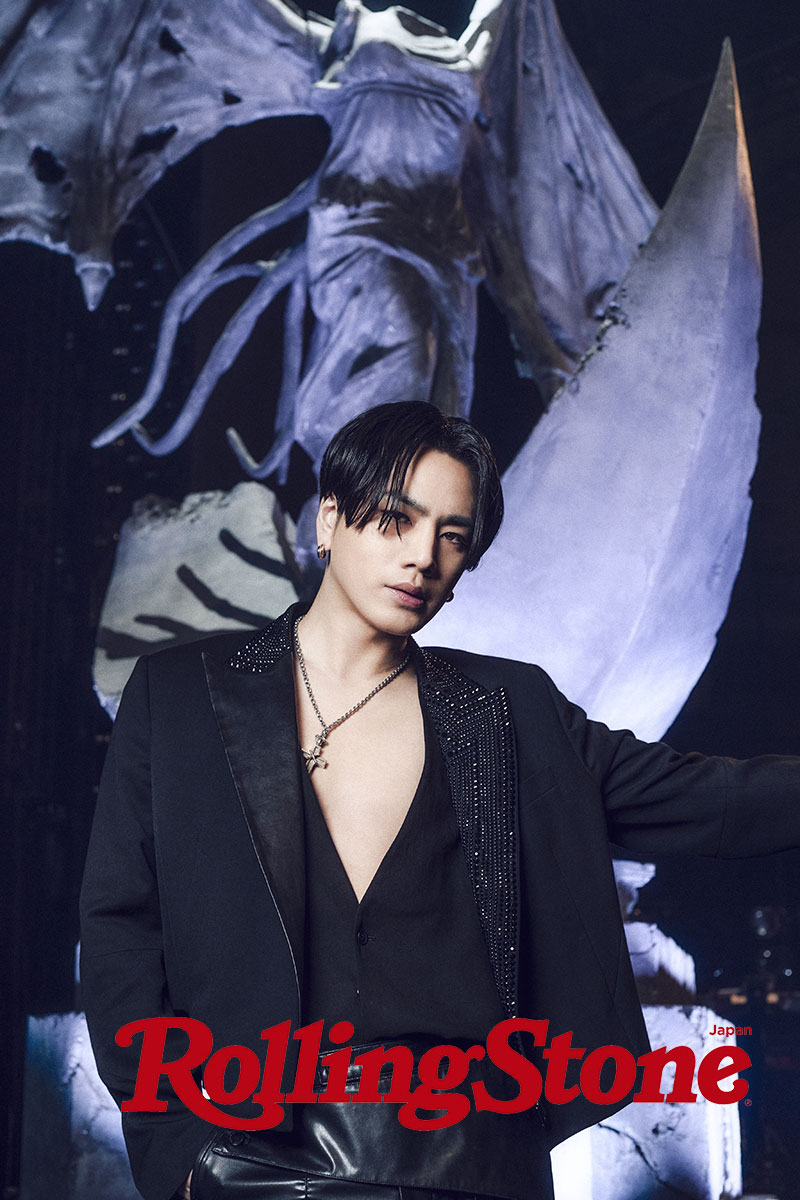 3月25日発売「Rolling Stone Japan」最新号表紙より。（Photo by Maciej Kucia）